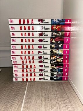 Manga NANA Manga Volumes - White and Pink Spines
